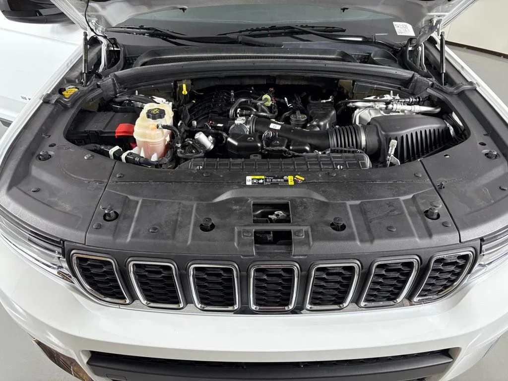 Used 2022 White Jeep Laredo image 46