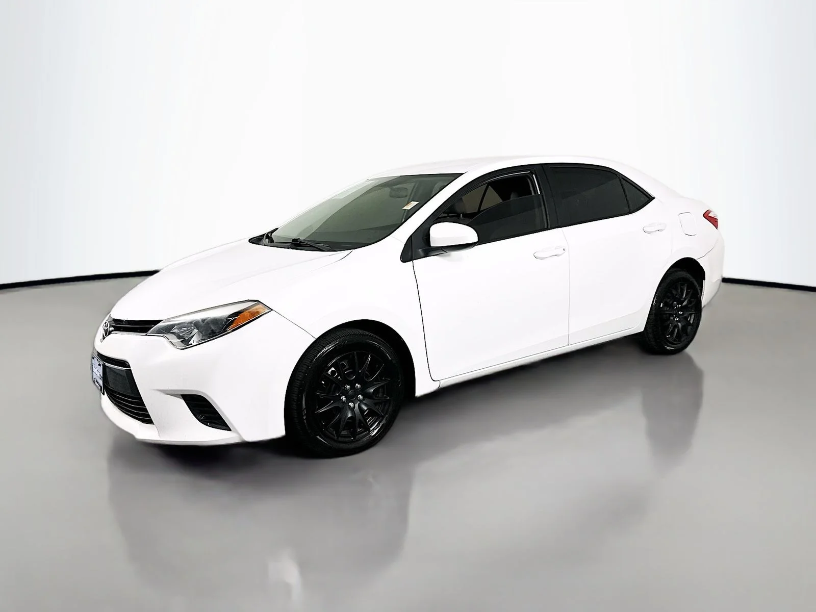 Used 2015 Super White Toyota LE image 4