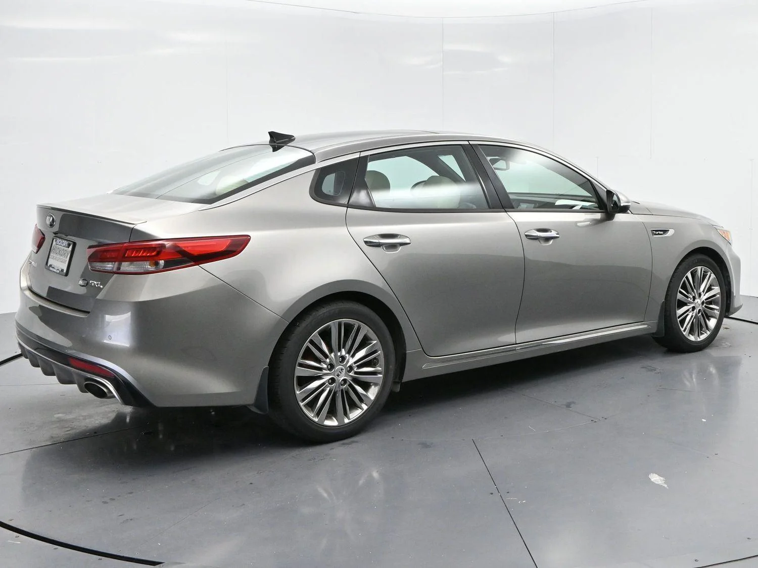 Used 2016 Titanium Silver Kia SXL Turbo image 7