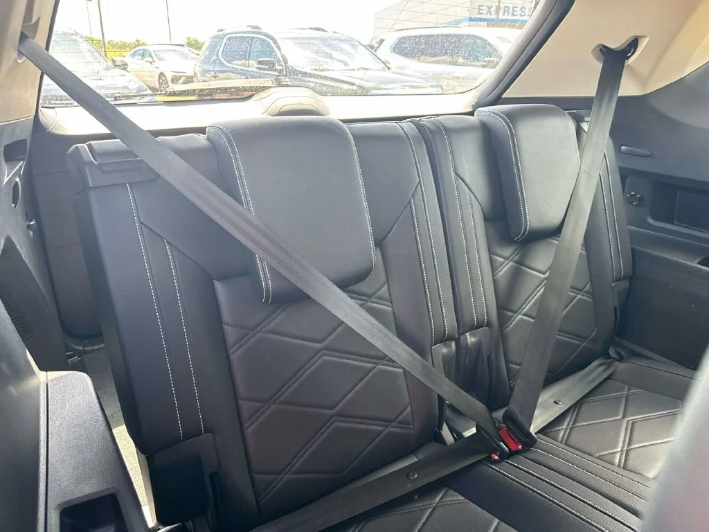 Used 2025 Black Volkswagen 2.0T SE w/Technology image 13