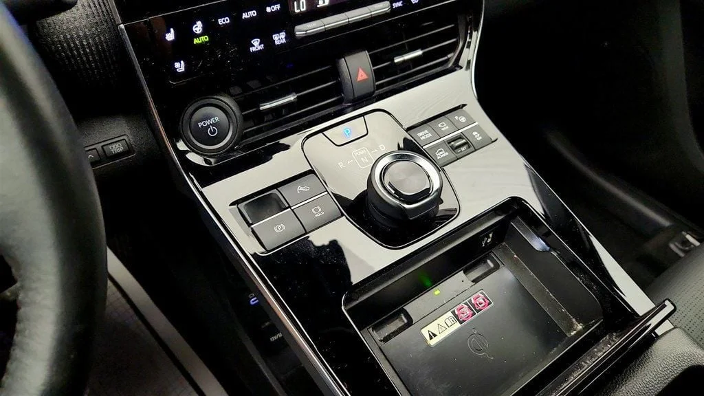 Used 2023 Cosmic White Pearl Subaru Touring AWD image 18