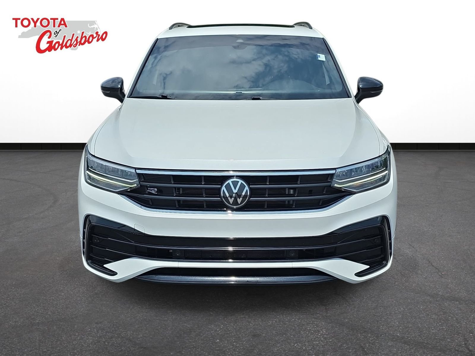 Used 2024  Volkswagen 2.0T SE R-Line Black image 2