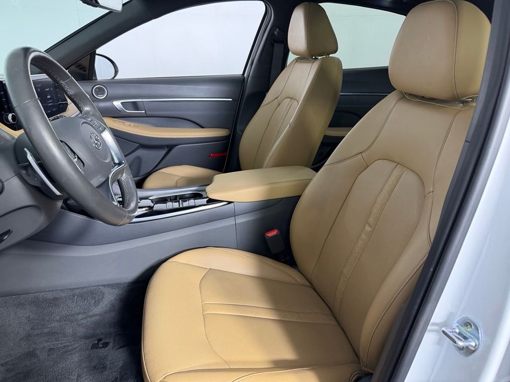 Used 2021 Quartz Hyundai Limited image 23
