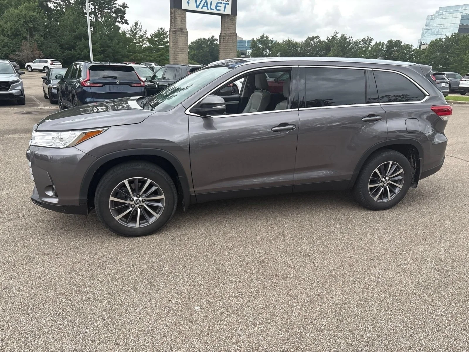 Used 2019 Predawn Gray Mica Toyota XLE image 11