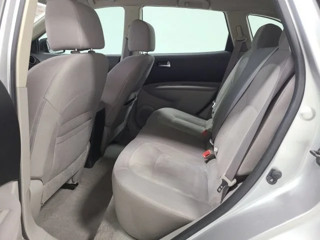 Used 2011 Brilliant Silver Nissan S image 14