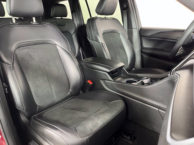 Used 2025 Red Jeep Altitude image 44