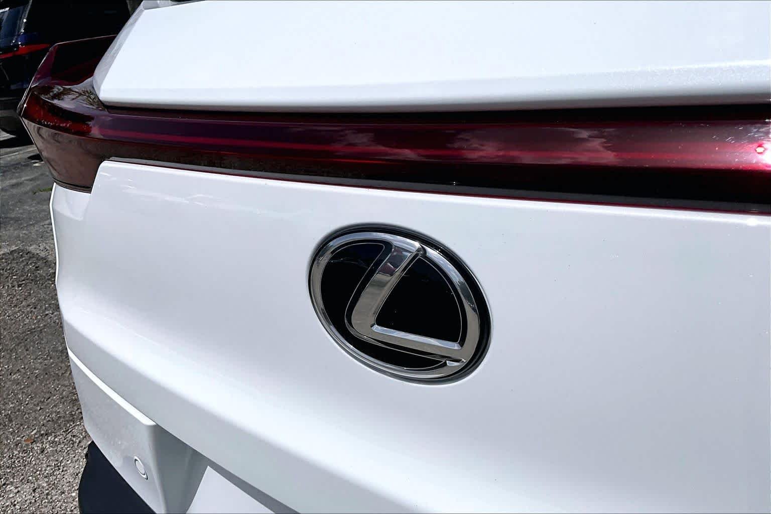 Used 2025 Ultra White with Obsidian Roof Lexus F SPORT Design image 31