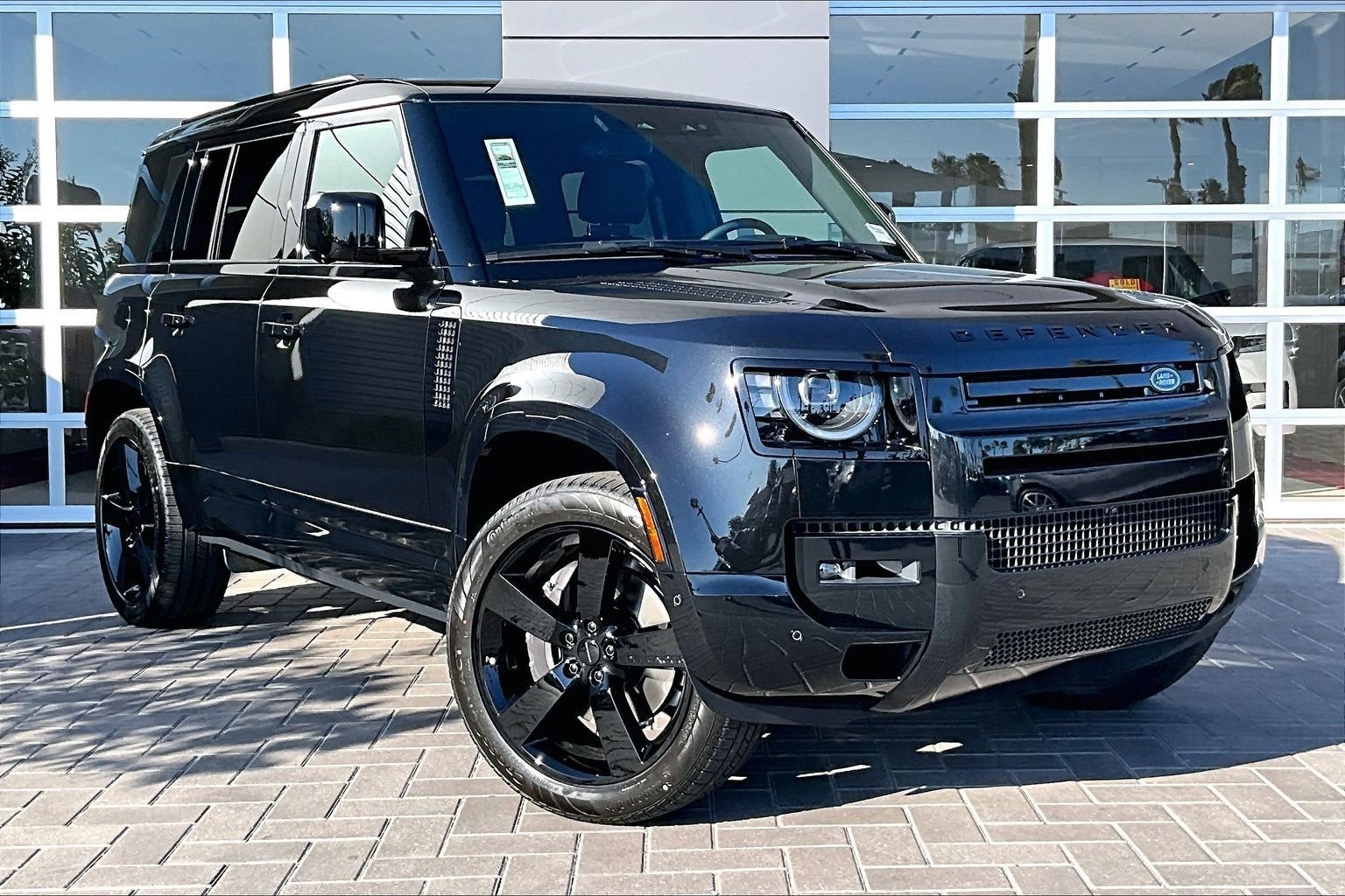 New 2026 Santorini Black LAND ROVER X-Dynamic SE image 2