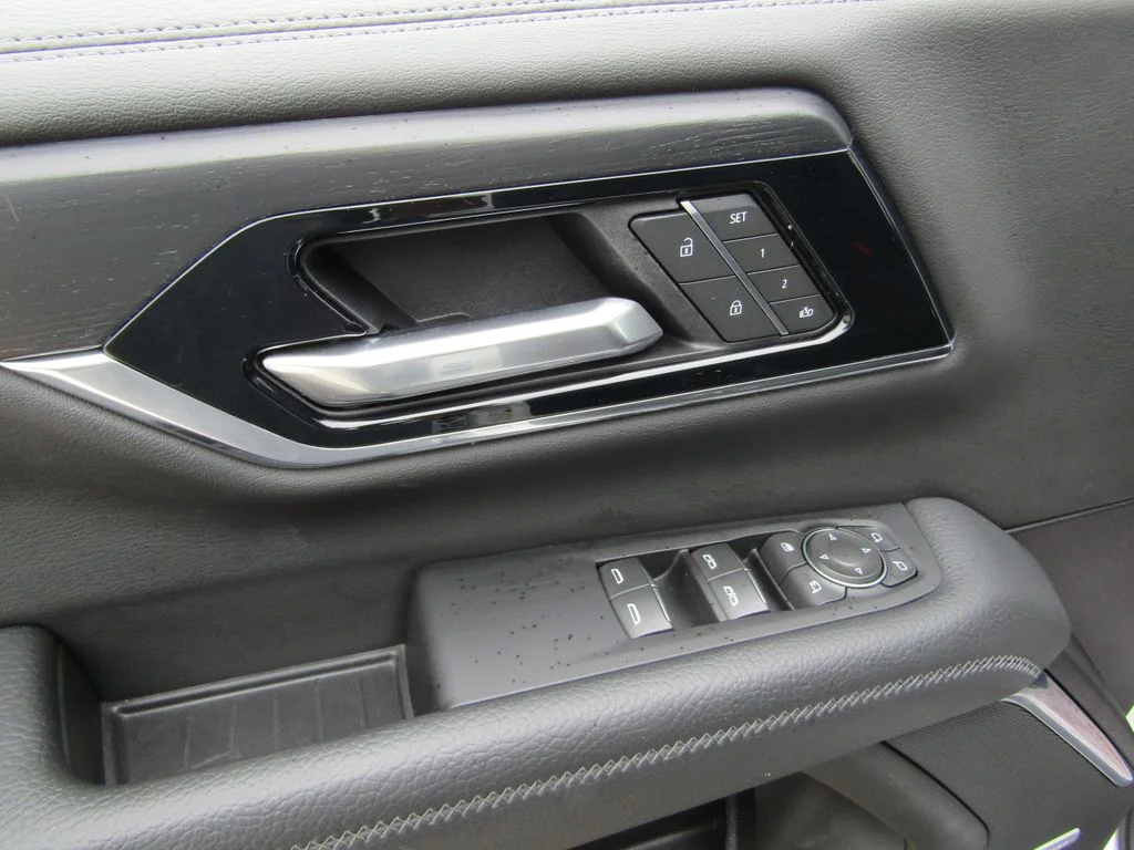 Used 2025 Summit White GMC Denali image 26