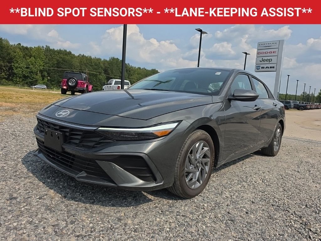 Used 2024 Gray Hyundai SEL image 5