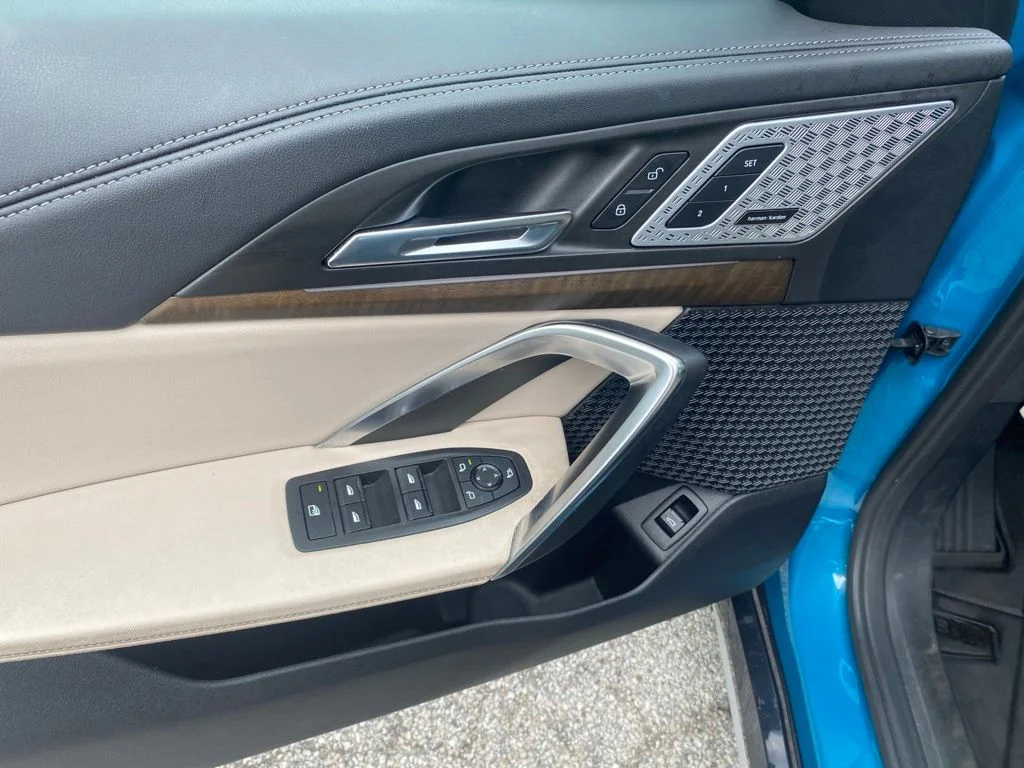 Used 2023 Blue BMW xDrive28i image 11
