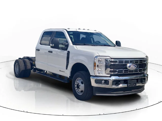New 2027 Oxford White Ford XL 4WD CREW CAB image 3