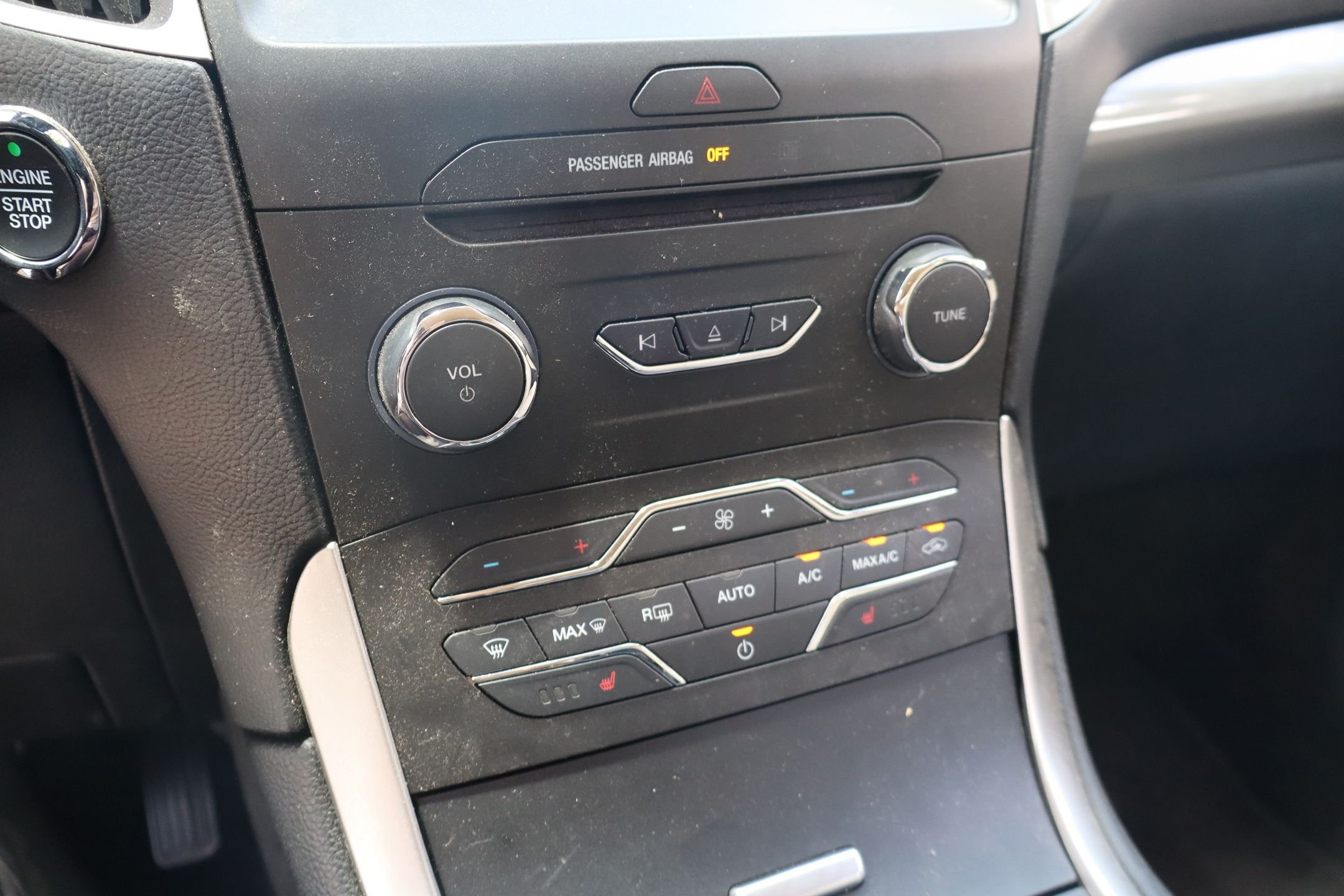 Used 2018 Gray Ford SEL image 19