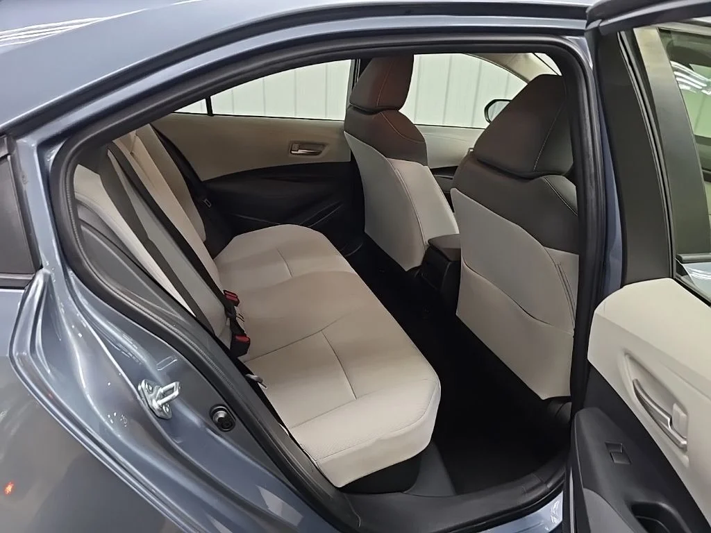 Used 2021  Toyota LE image 17