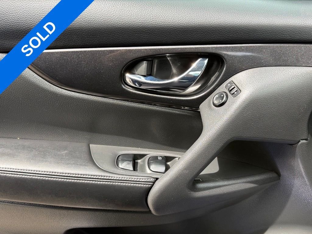 Used 2018 Caspian Blue Nissan S image 17