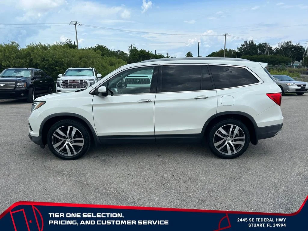 Used 2017  Honda Touring image 22
