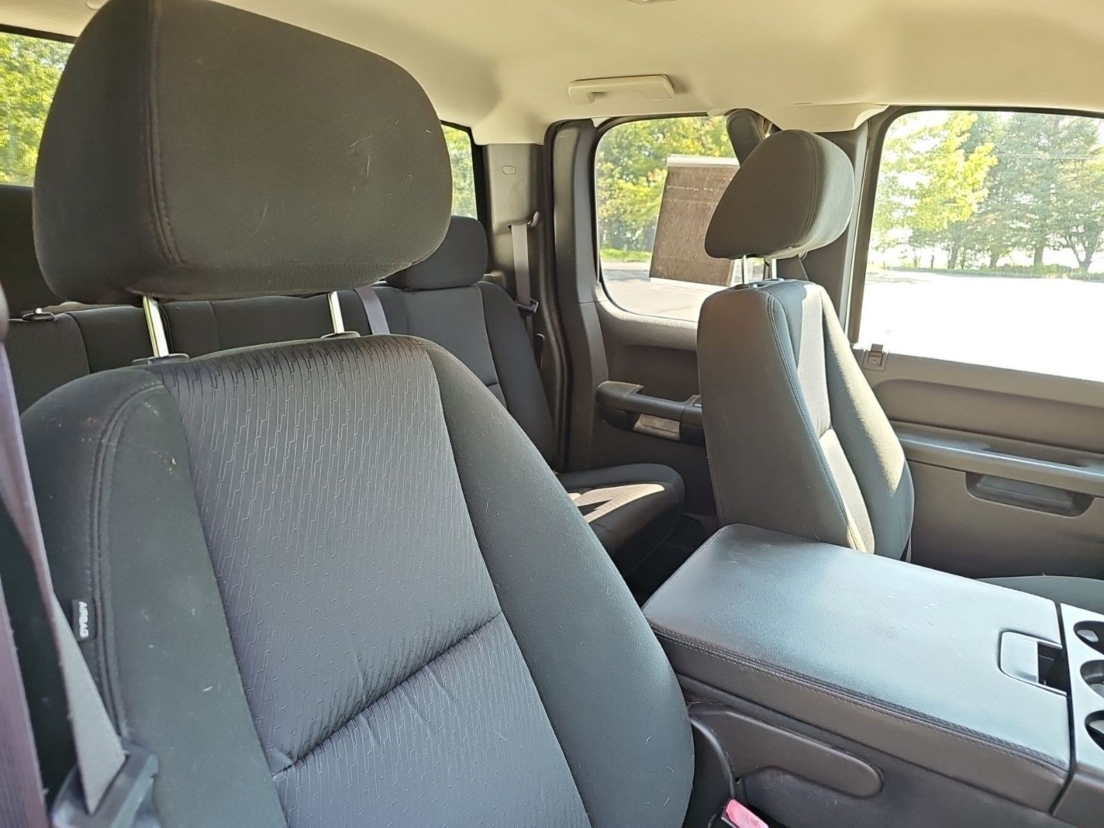 Used 2010 Summit White Chevrolet LT image 11