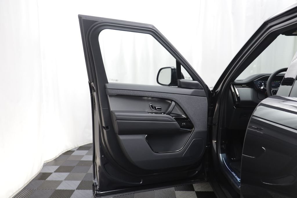 New 2026 Carpathian Grey LAND ROVER SE image 5