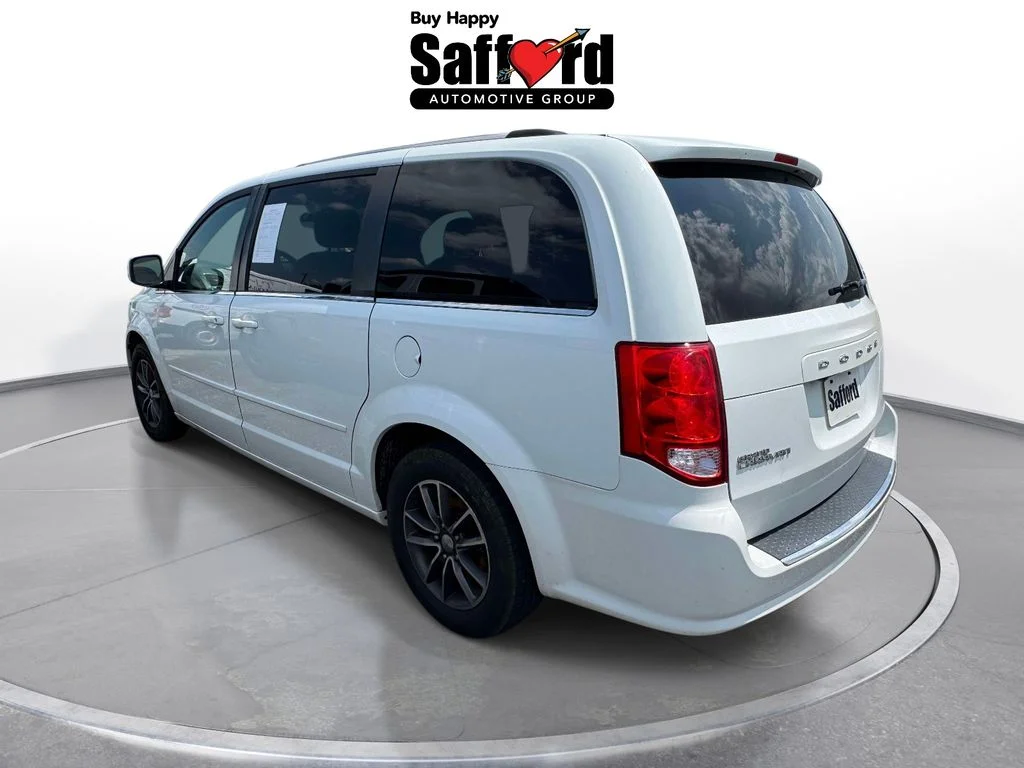 Used 2017 White Dodge SXT image 3