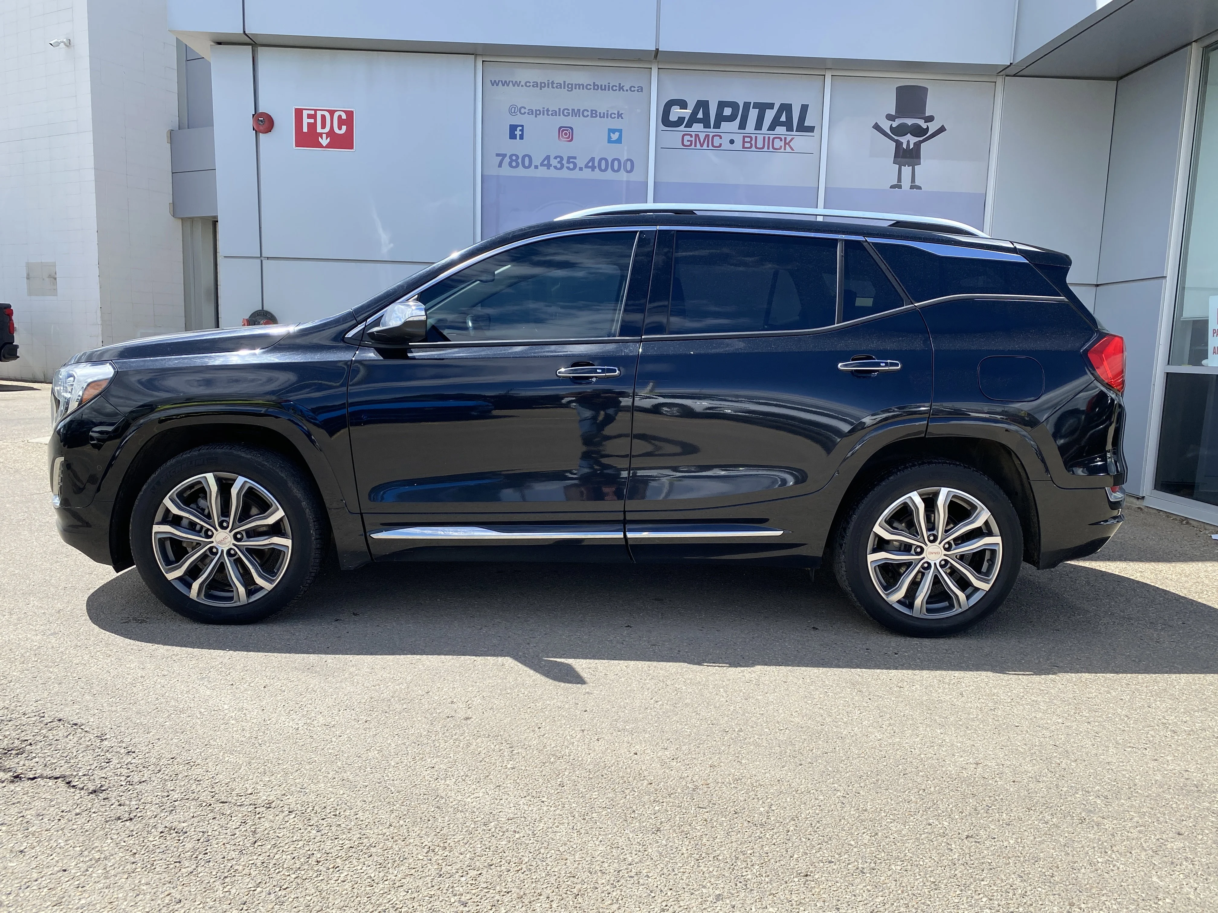 Used 2018 Black GMC Denali AWD image 2