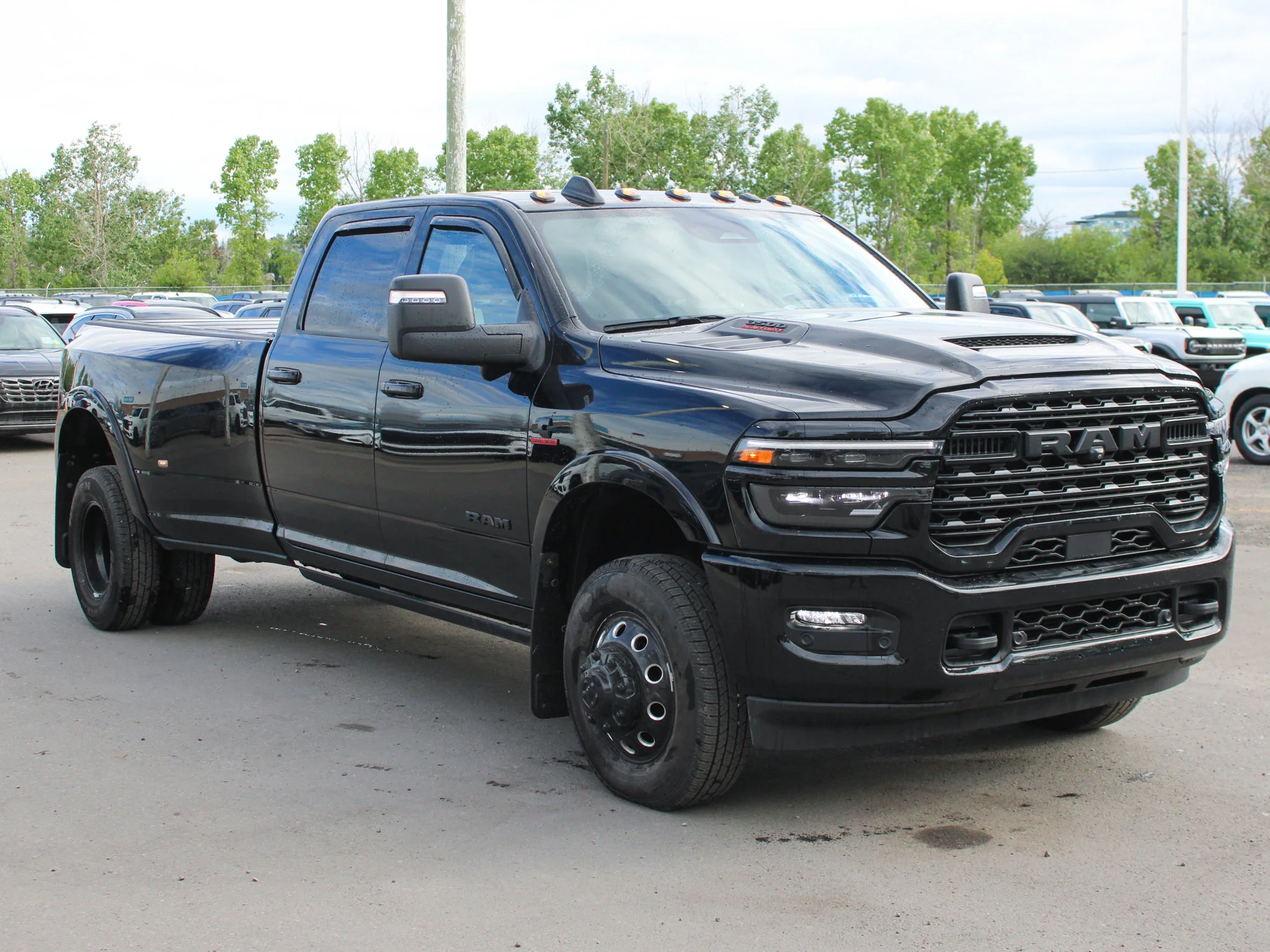 Certified Used 2025 Black RAM Limited* | Cummins Diesel | Night Edition | 5th Wheel & Gooseneck | Apple CarPlay image 9
