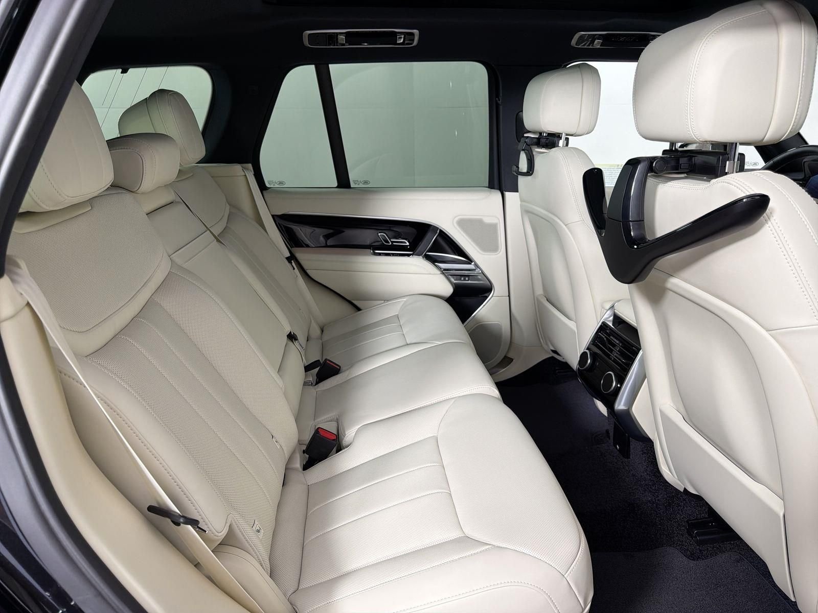 New 2026 Santorini Black Land Rover SE image 30
