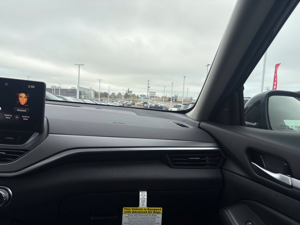New 2026 Black Nissan 2.5 SR image 17