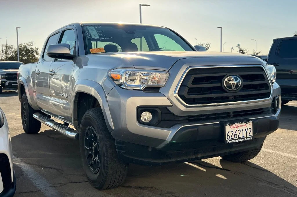 Certified Used 2020 Silver Toyota SR5 image 2