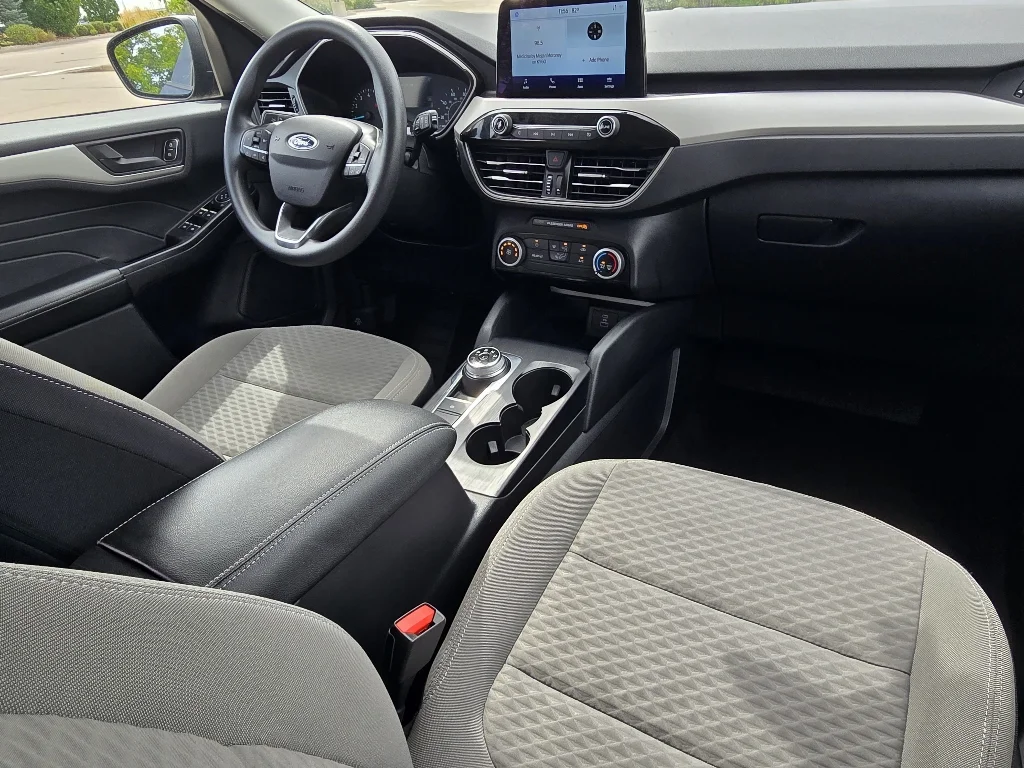 Used 2022 Agate Black Metallic Ford SE image 27