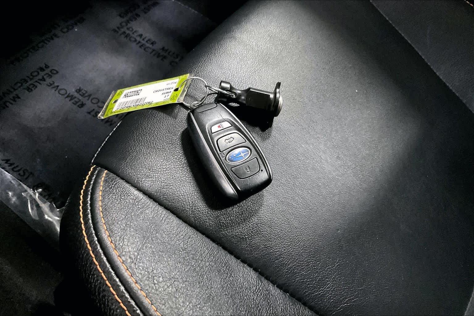 Used 2017 Ice Silver Metallic Subaru Limited image 15