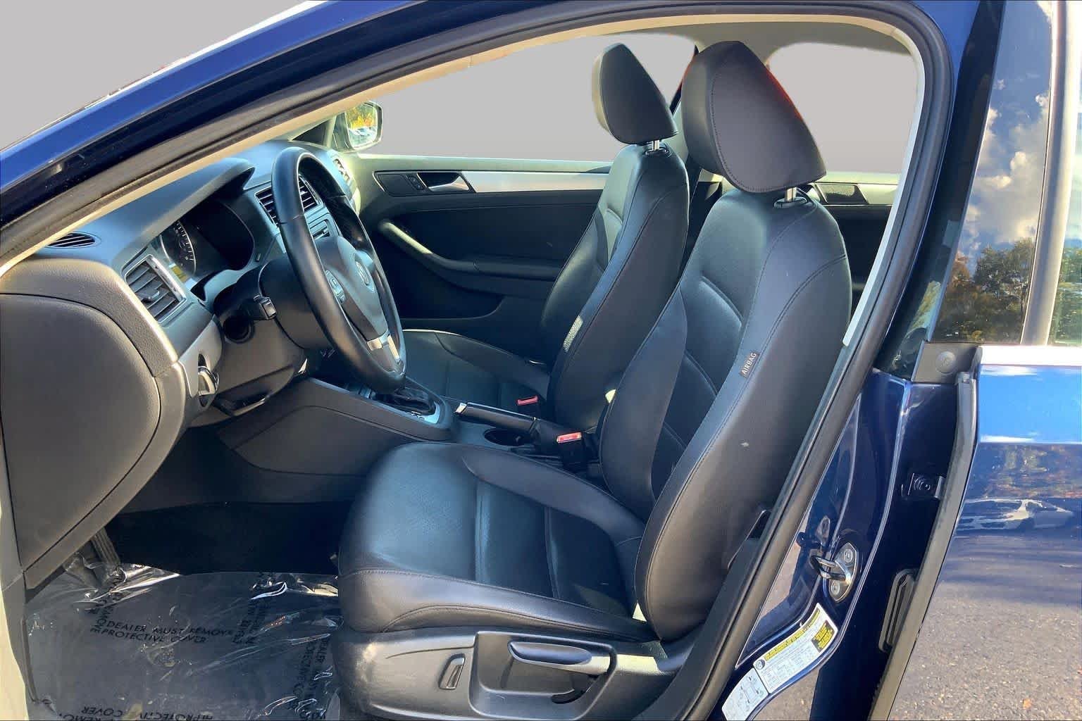 Used 2013 Tempest Blue Metallic Volkswagen SE image 9
