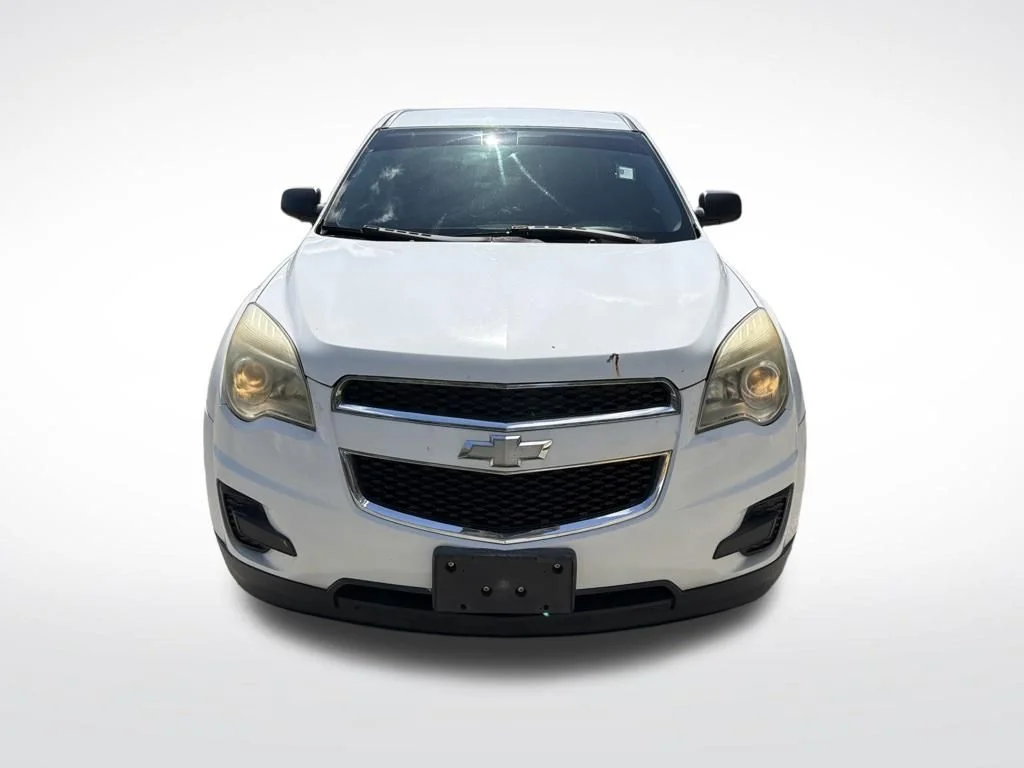 Used 2010 Summit White Chevrolet LS image 3