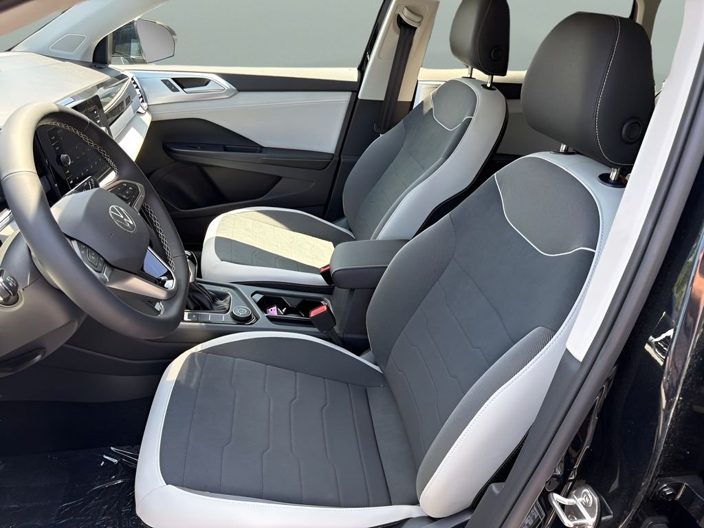 New 2026 Deep Black Pearl Volkswagen 1.5T SE image 9
