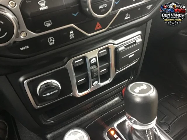 Used 2022 White Jeep Unlimited Sahara image 11