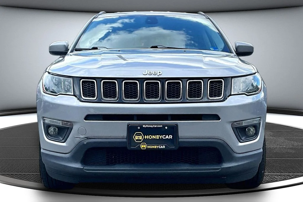 Certified Used 2019 Silver Jeep Latitude image 2