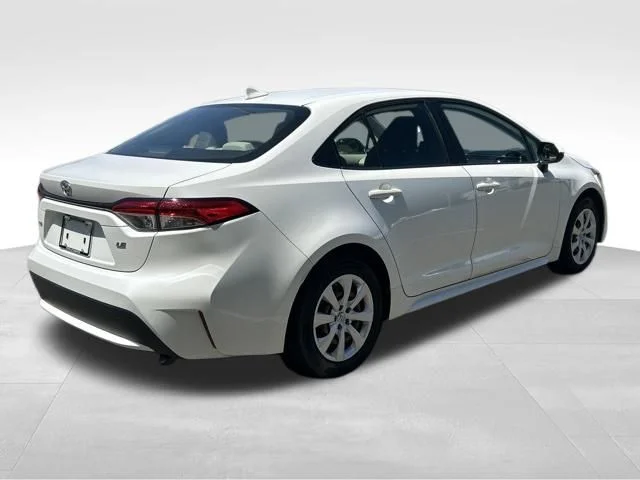 Used 2020 White Toyota LE image 5