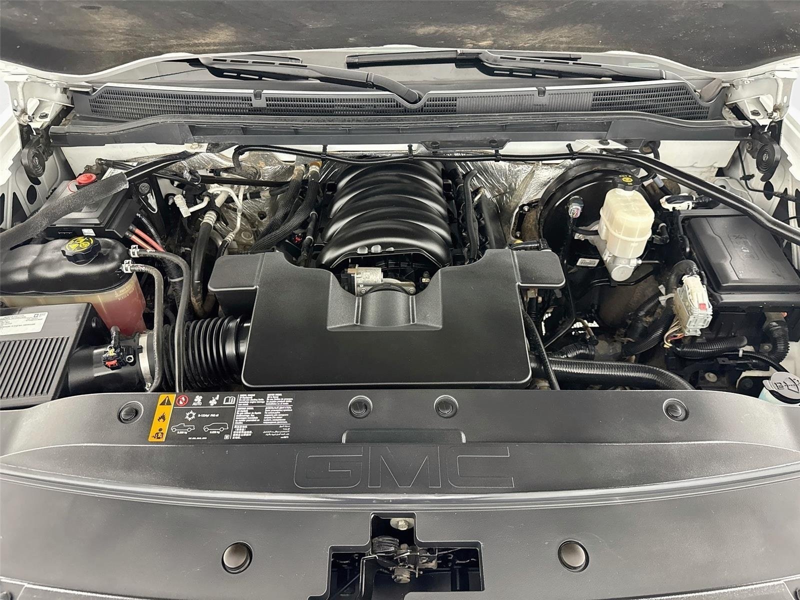 Used 2018 Summit White GMC SLE image 27