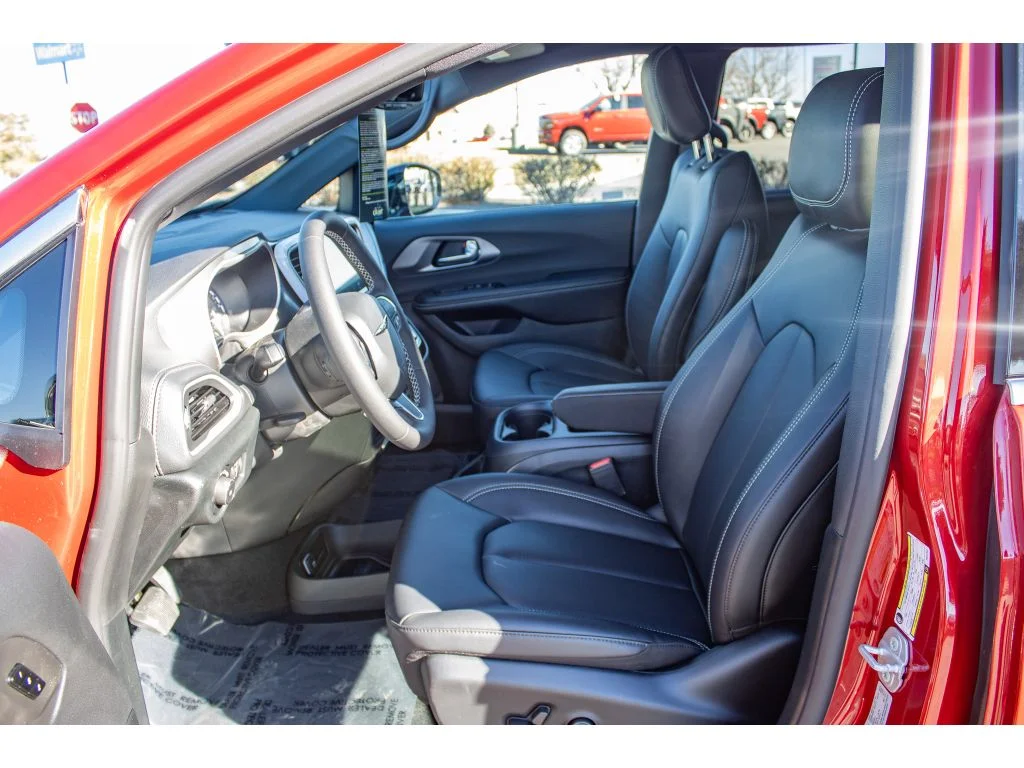 New 2026 Red Hot Pearlcoat Chrysler Select image 14