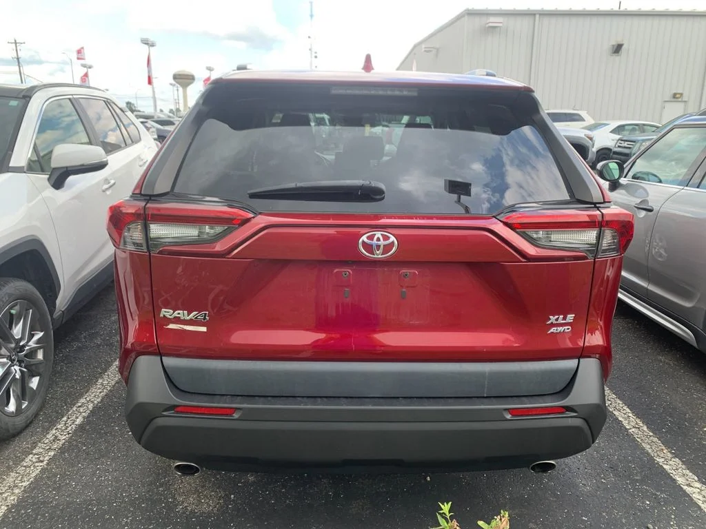 Used 2019 Red Toyota XLE image 3