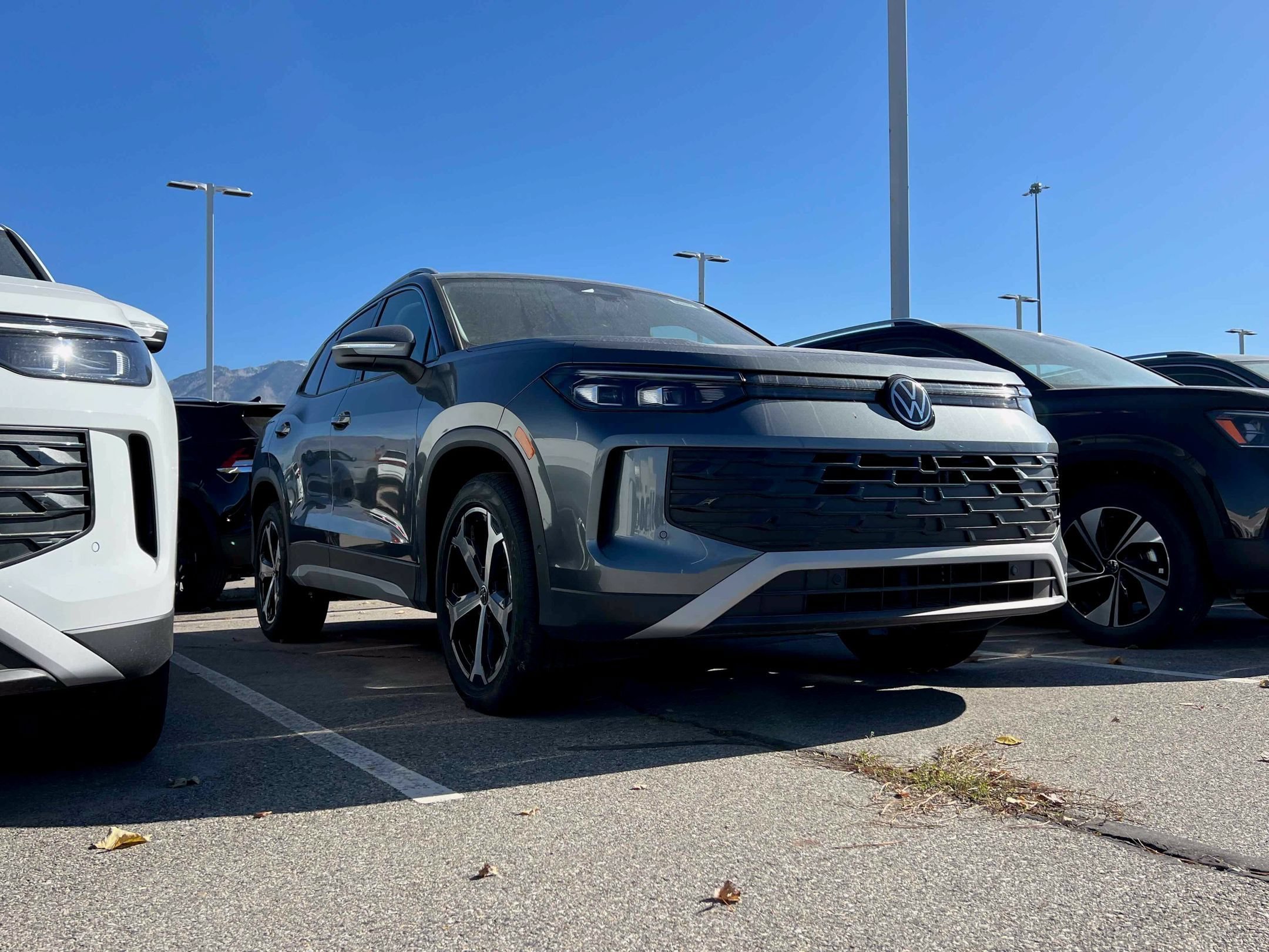 2025 Volkswagen Tiguan SE - Photo 9
