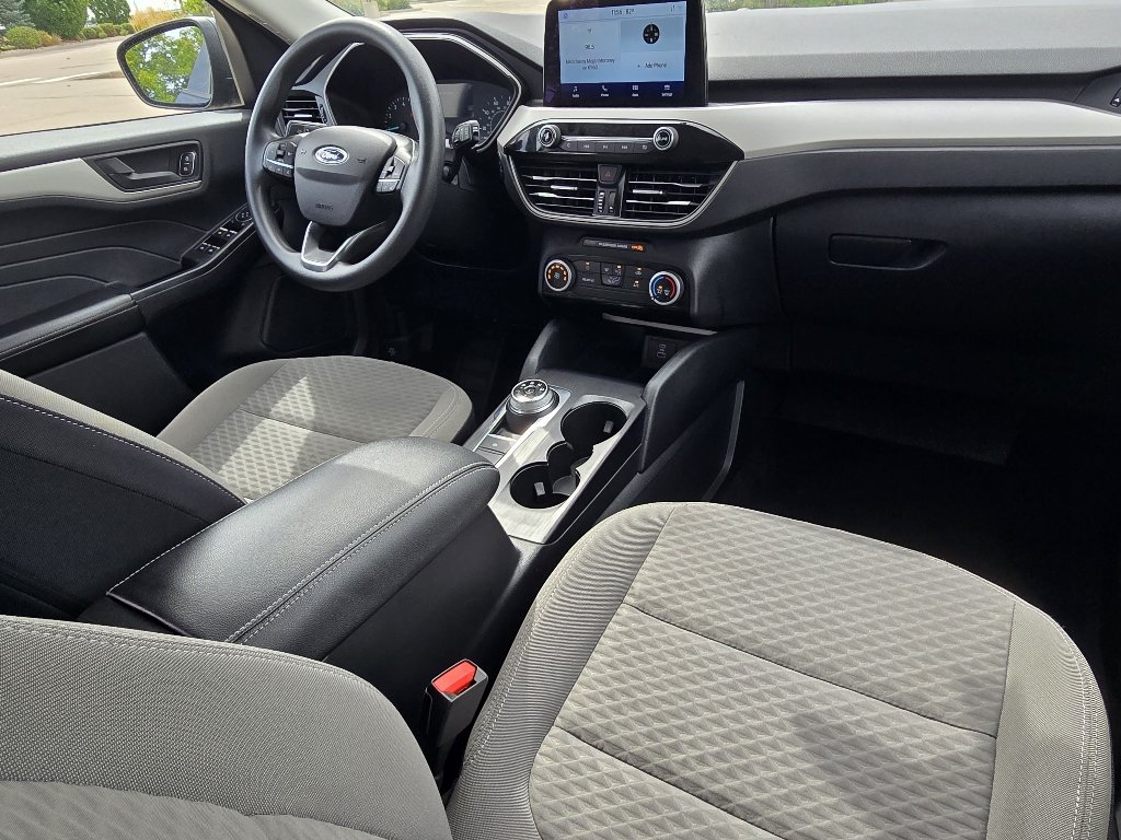 Used 2022 Agate Black Metallic Ford SE image 26