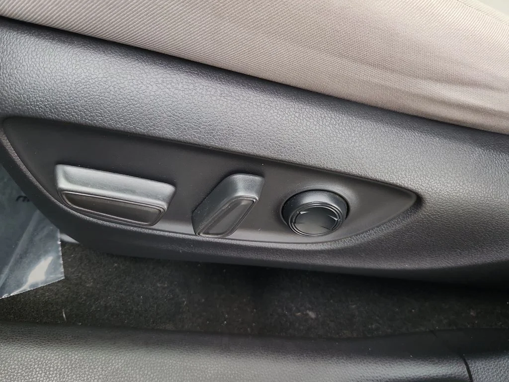 Used 2021 Silver Toyota XLE image 8