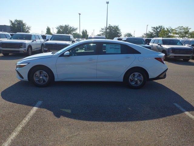 New 2026 White Hyundai SE image 1
