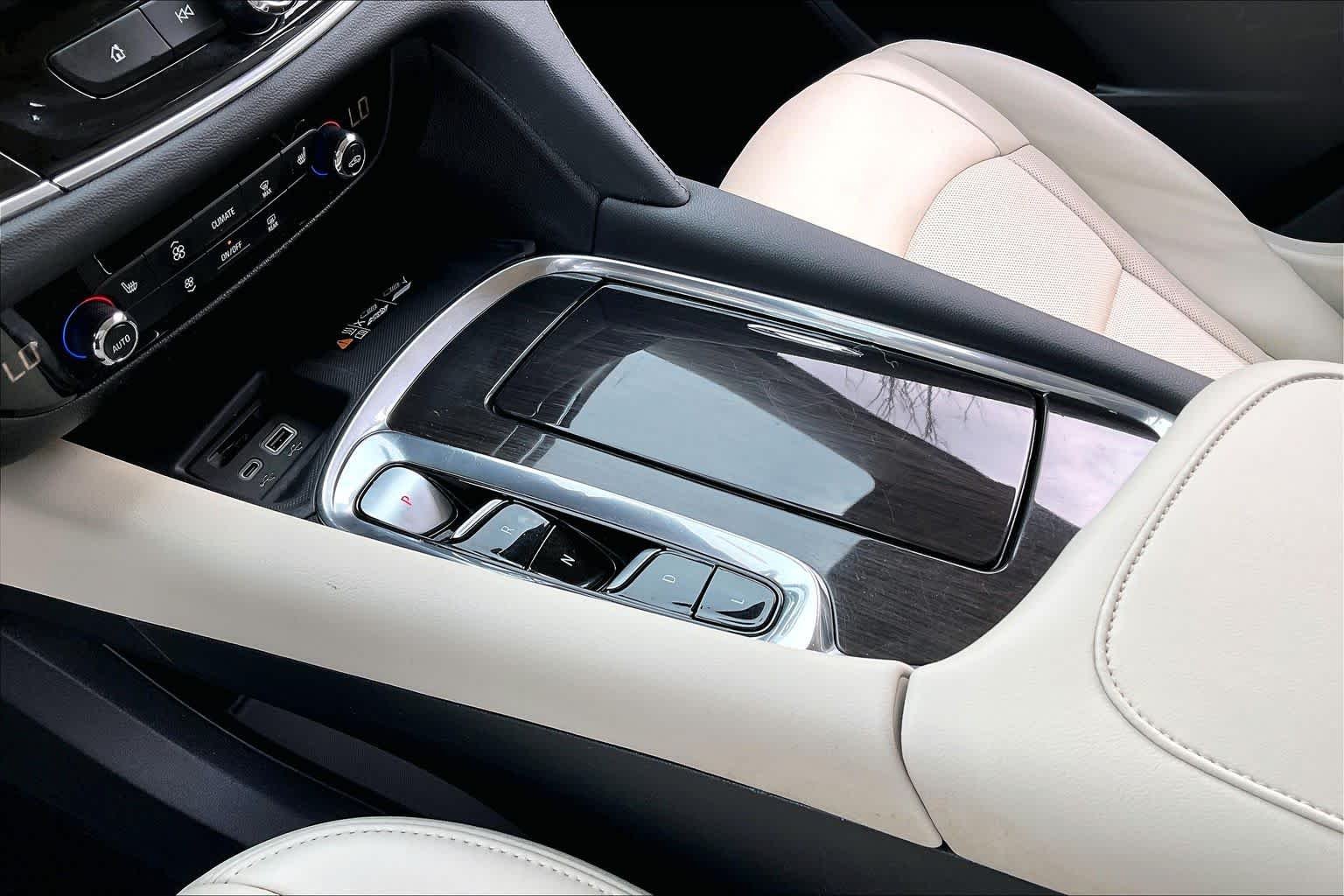 Used 2024 White Frost Tricoat Buick Essence image 29