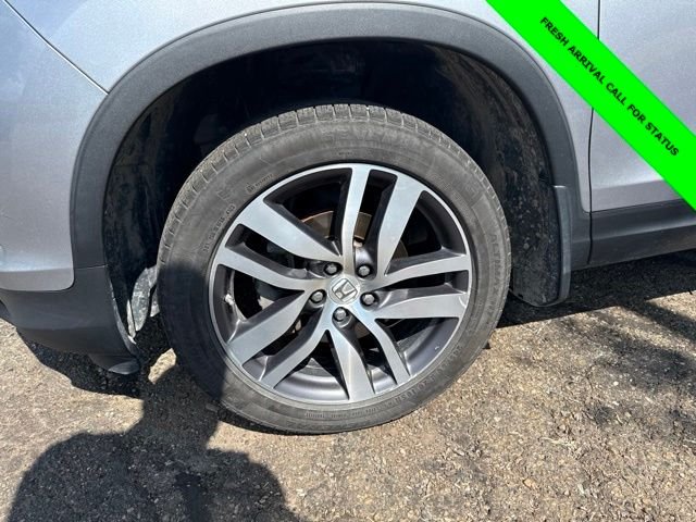 Used 2017 Lunar Silver Metallic Honda Touring image 3