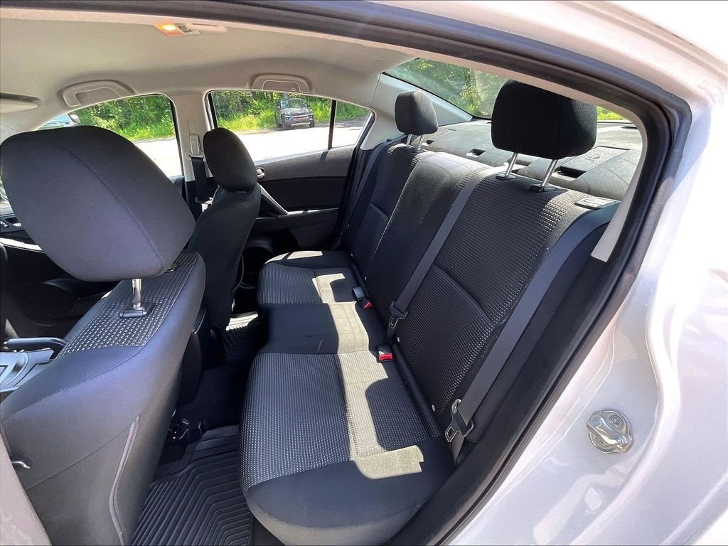 Used 2013 White Mazda i Sport image 24