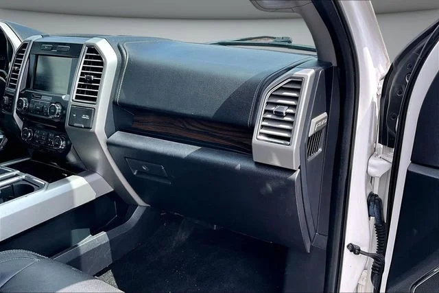 Used 2015 White Platinum Tri-Coat Metallic Ford Lariat image 27