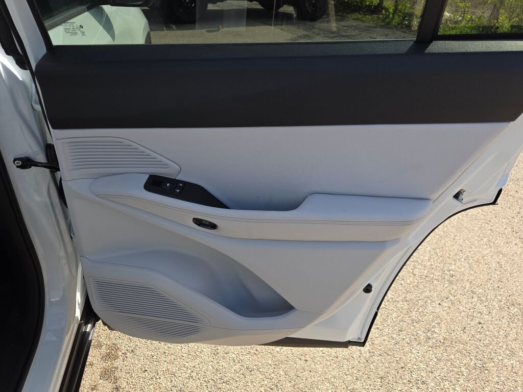 New 2026 Bright White Clear-Coat Exterior Paint Jeep Laredo image 9