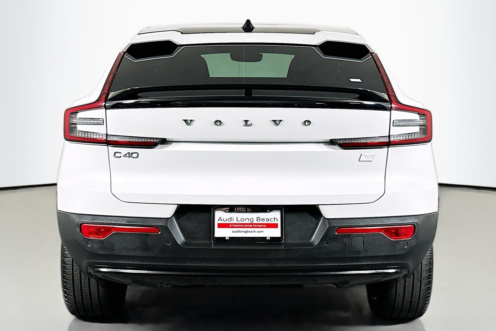 Used 2023 Crystal White Metallic Volvo Ultimate image 3