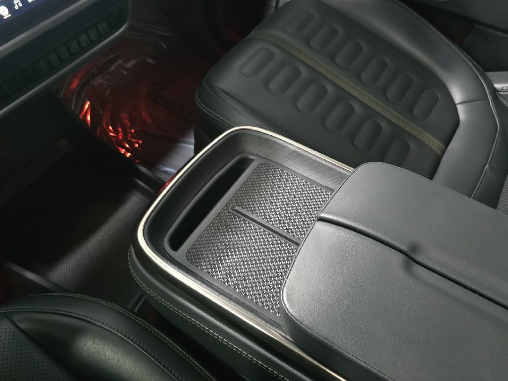 Used 2025  Rivian Adventure Dual Motor Standard Pack image 20